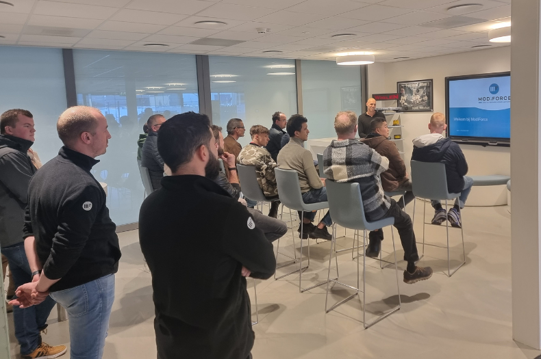 ModiForce opent de deuren op de dag van de Monteur