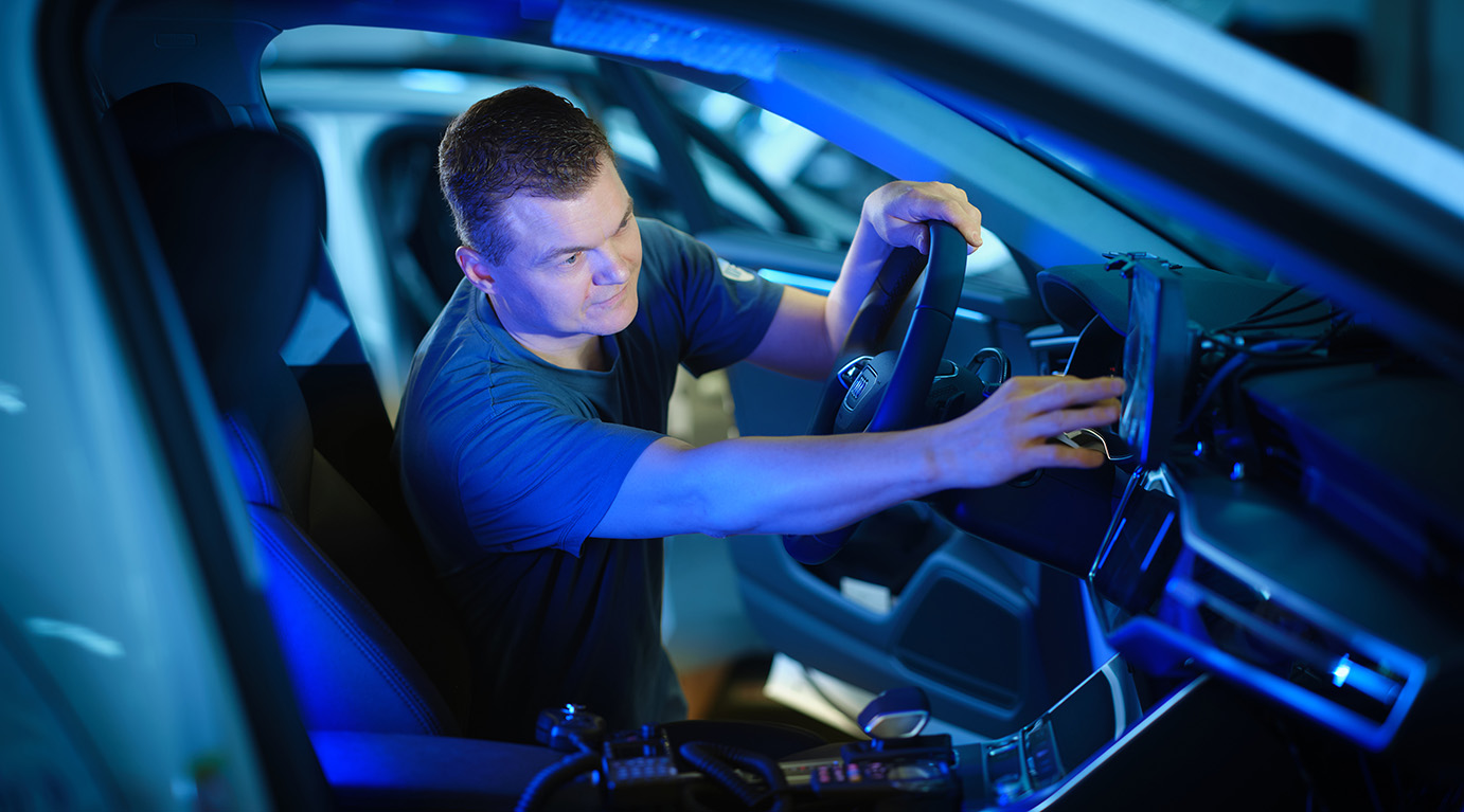 Wij zijn ModiForce. De premium ombouwpartner voor bedrijfswagens, personenwagens en motoren